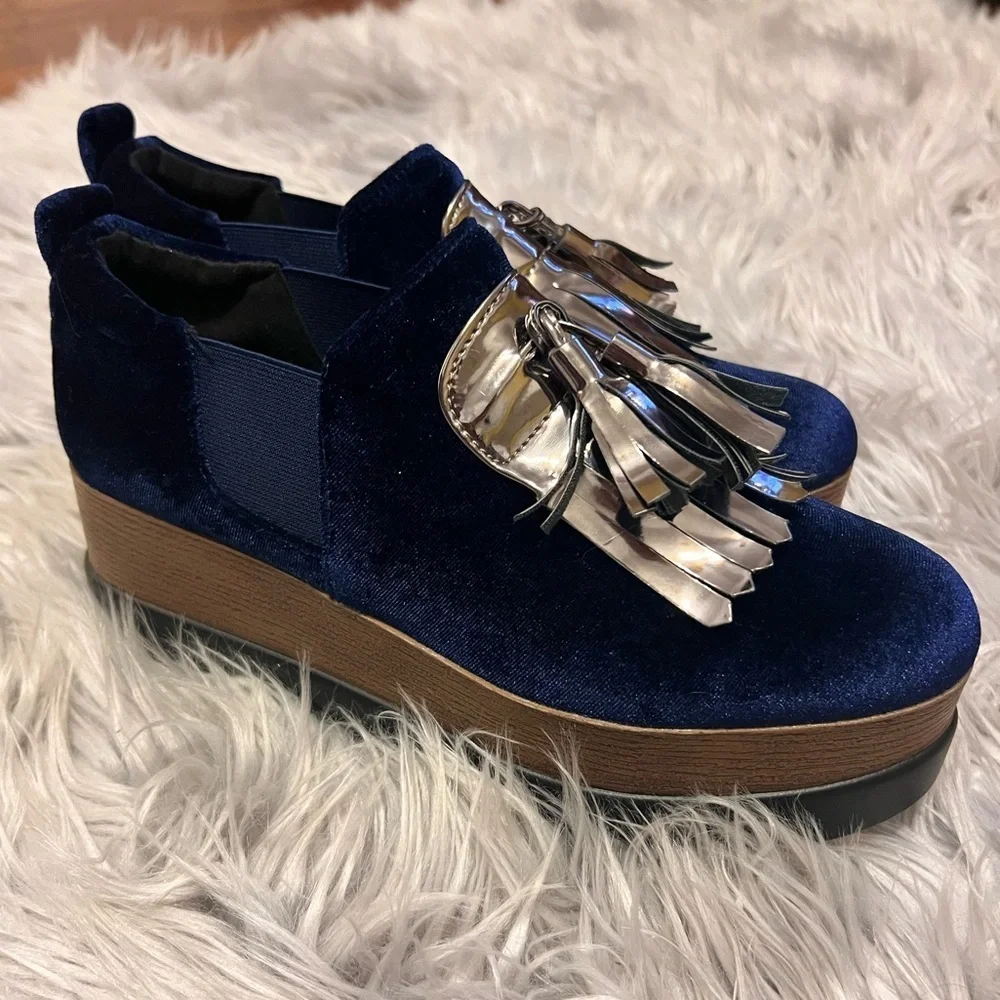 Love mark Royal blue velvet light weight women’s size 7.5